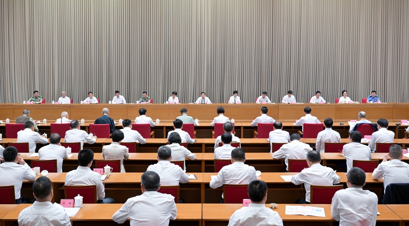 四川省学习贯彻习近平总书记在纪念中国人民抗日战争暨世界反法西斯战争胜利80周年大会上重要讲话精神座谈会召开 
大力传承和弘扬伟大抗战精神 
在新征程上奋力谱写中国式现代化四川新篇章 
王晓晖讲话 施小琳主持 田向利于立军出席「相关图片」